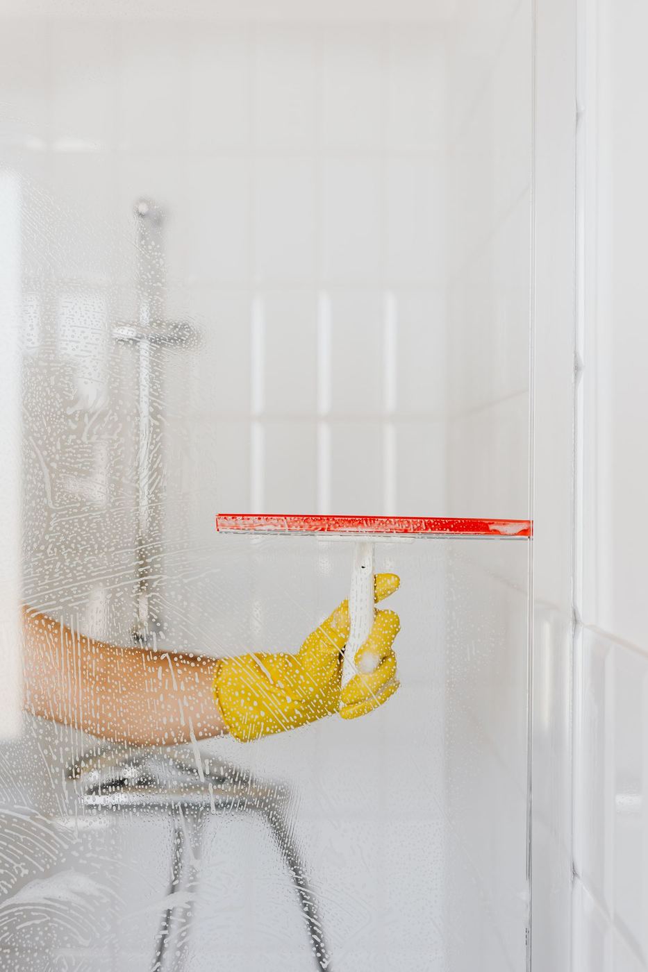 Shower glass, streak-free: deep cleaning in Alexandria, VA